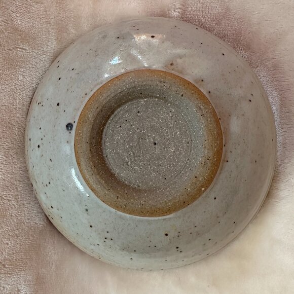 EUC ** HOST PICK ** Hand Thrown Pottery Clay Ribbed Bowl Artist Signed 7.25" D - Picture 5 of 7